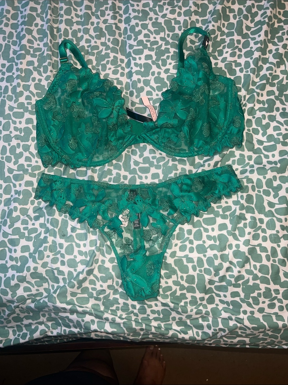 Victoria's Secret Teal Green Lace Underwire Bra & Thong Set
